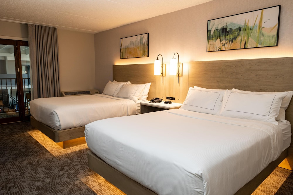 DoubleTree by Hilton Austin, MN