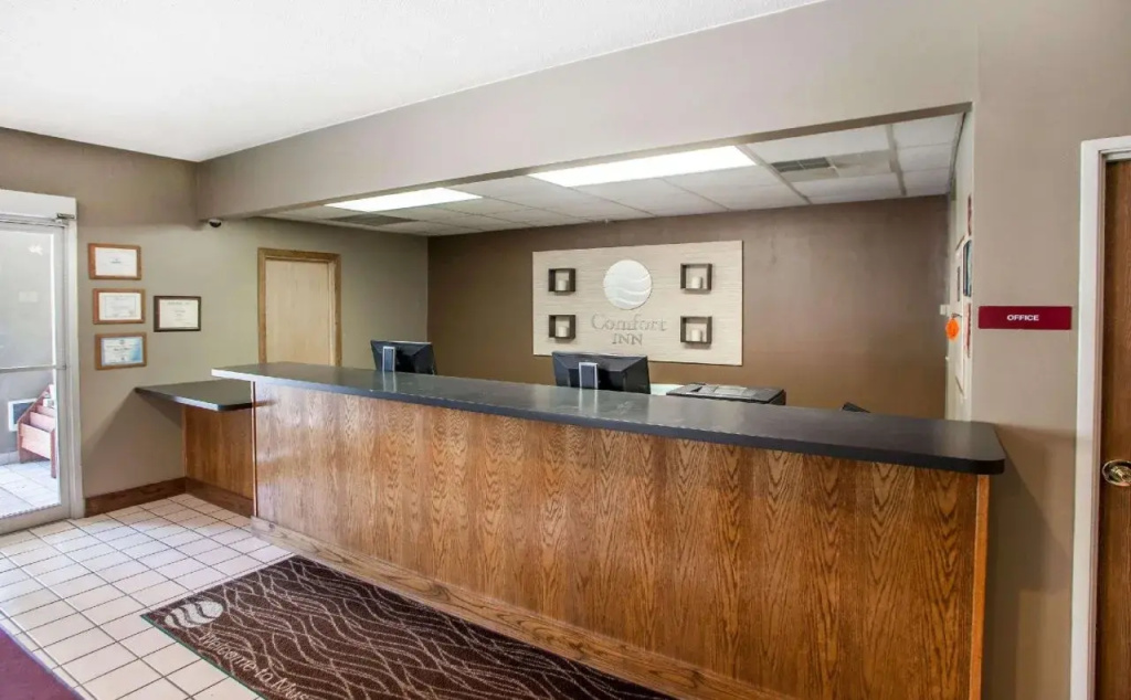 Comfort Inn Muscatine near Hwy 61