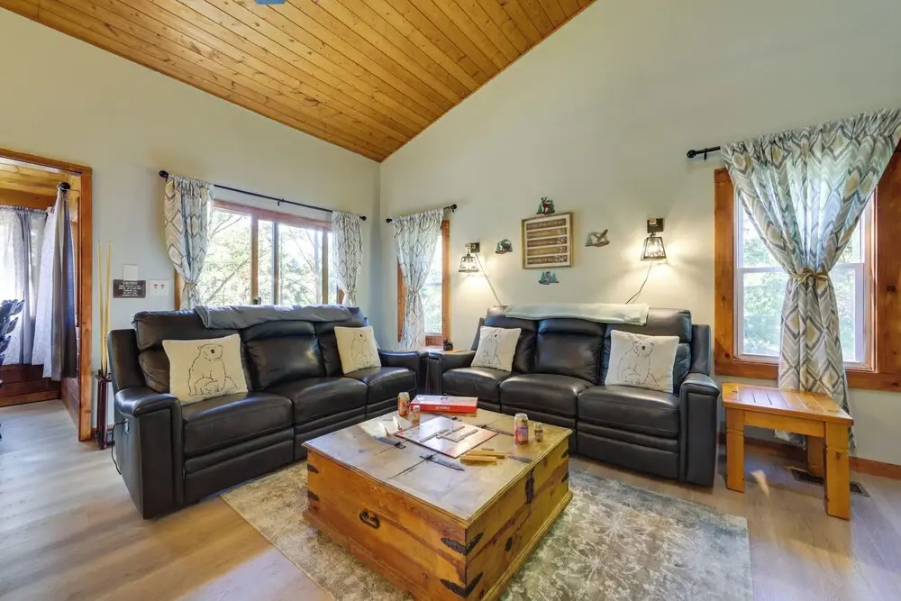 Hot Tub & Pet-Friendly! Gatlinburg Resort Cabin