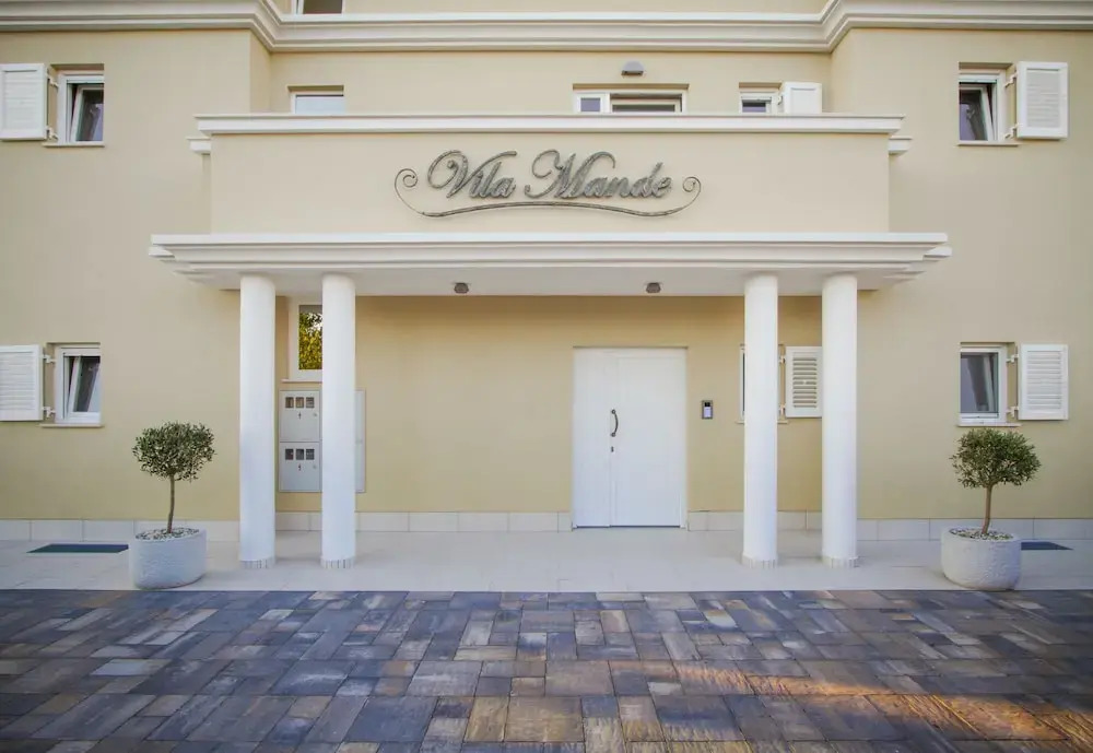 Luxury Apartments Villa Mande
