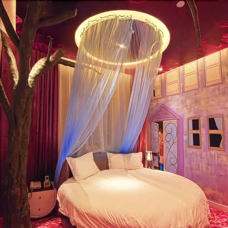 Aichao Movie Theme Hotel