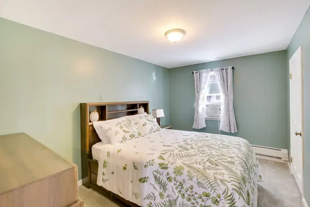 Great for Families: Waterville Retreat w/ Yard!