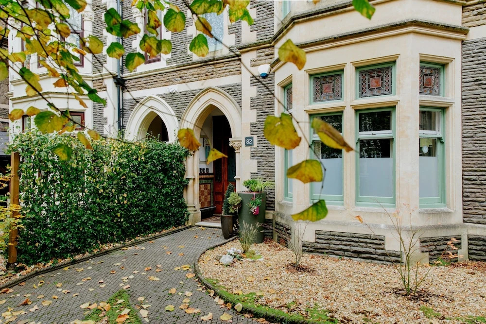 The Suite, 82 Cathedral, Private Parking