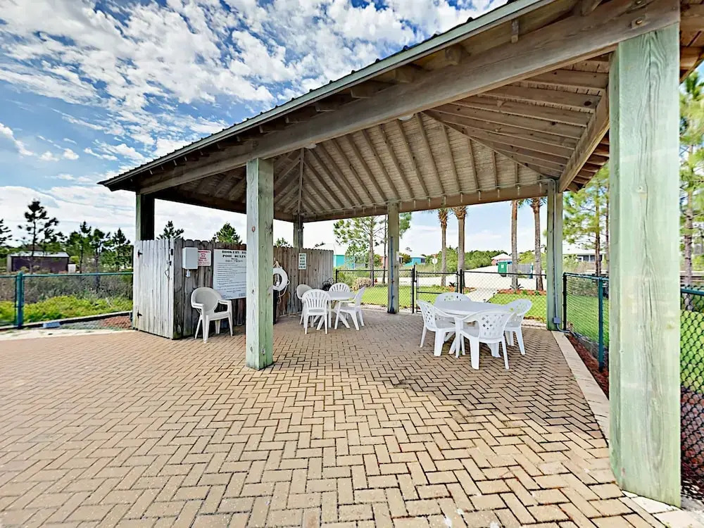 Stylish Beach W/ 2 Pools & Screened Deck 3 Bedroom Cottage