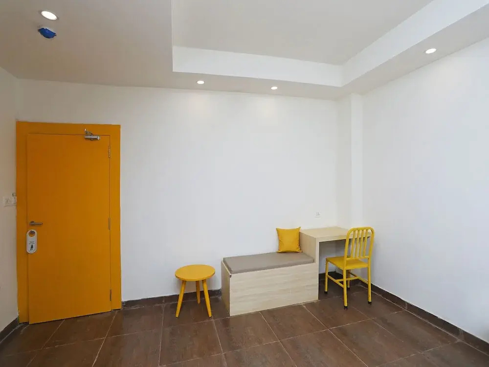 OYO 16340 Yellow Hotels