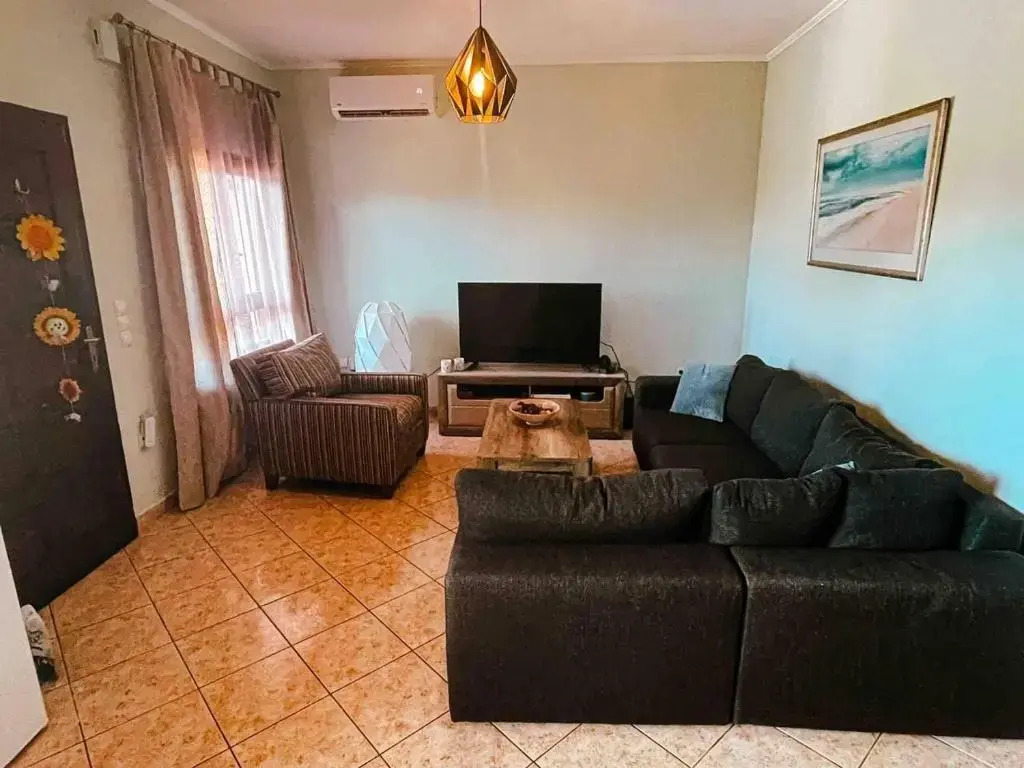 2 Bed House - Sleeps 5 - Garden - Parking - Wifi