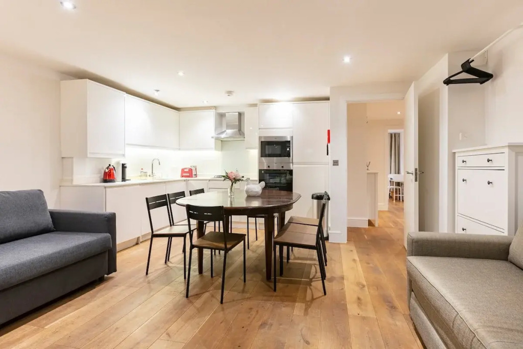 Child & pet friendly | Parking