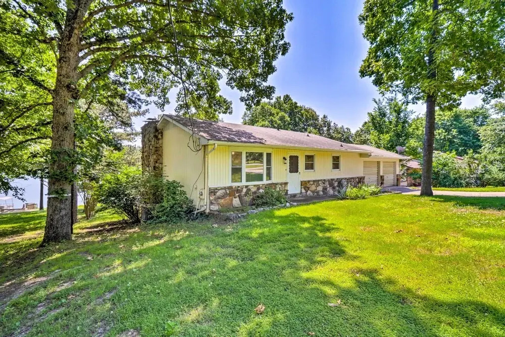 Lake House in Horseshoe Bend Near Ozark Forest!
