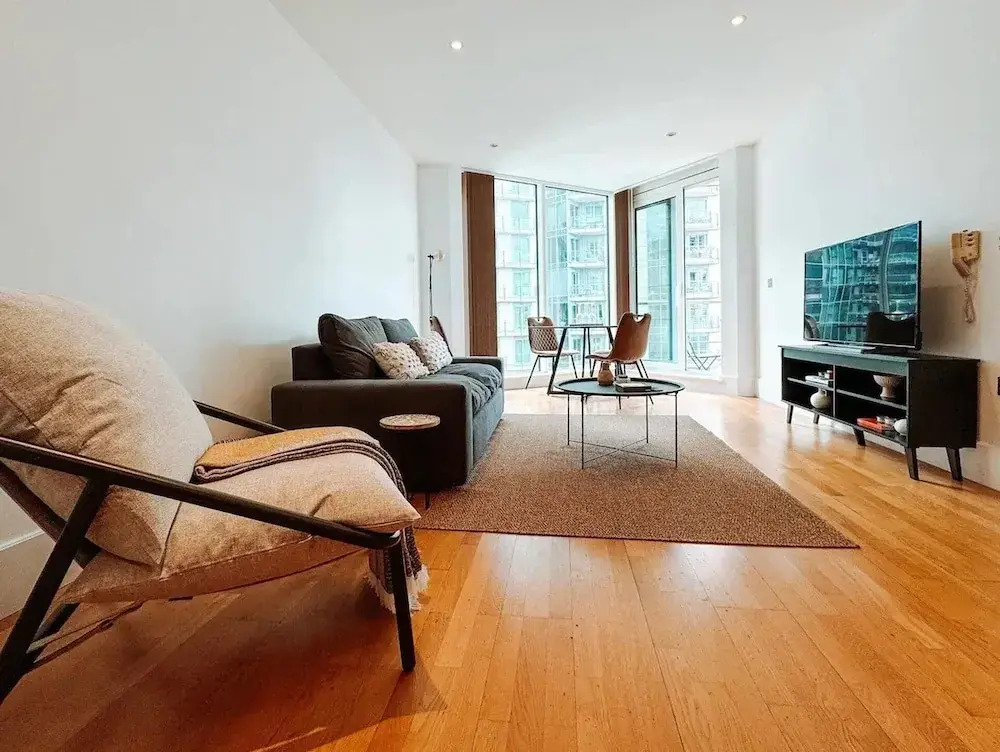 Londonaprt/sleeps6/gym/waterfront/wifi