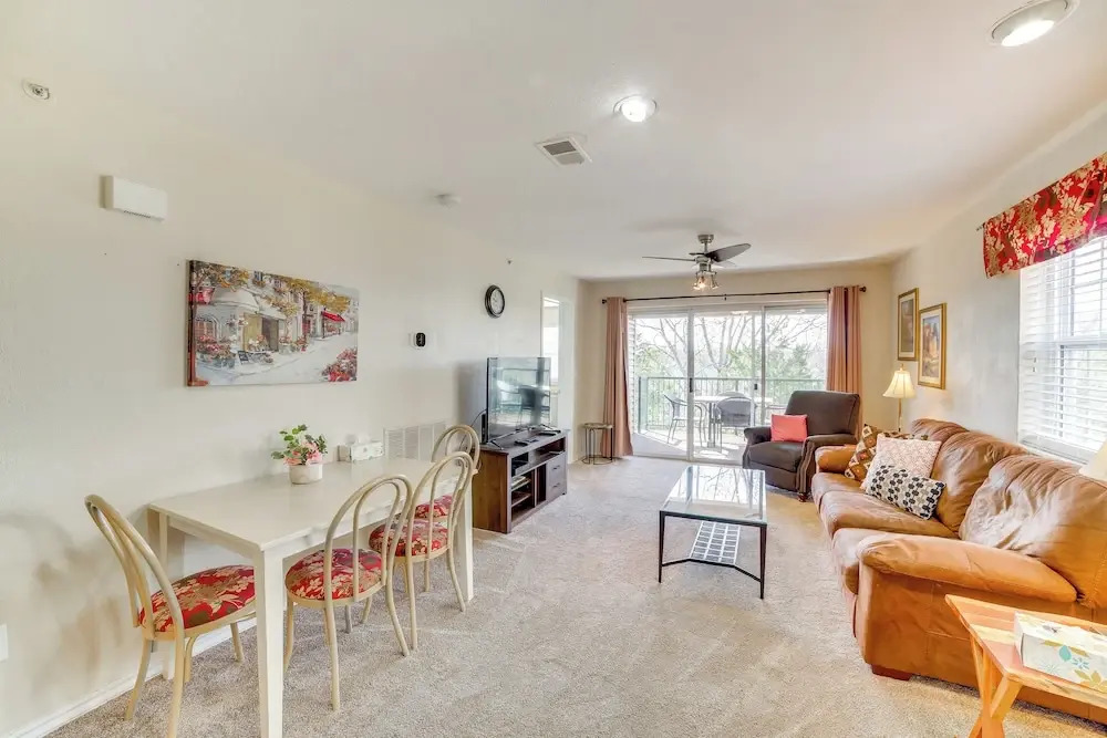 Branson Condo w/ Balcony, Near Silver Dollar City!