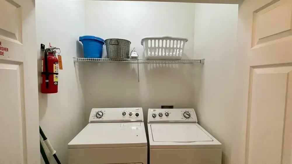 Cozy 4 Bedroom w Pool Close to Disney 4562