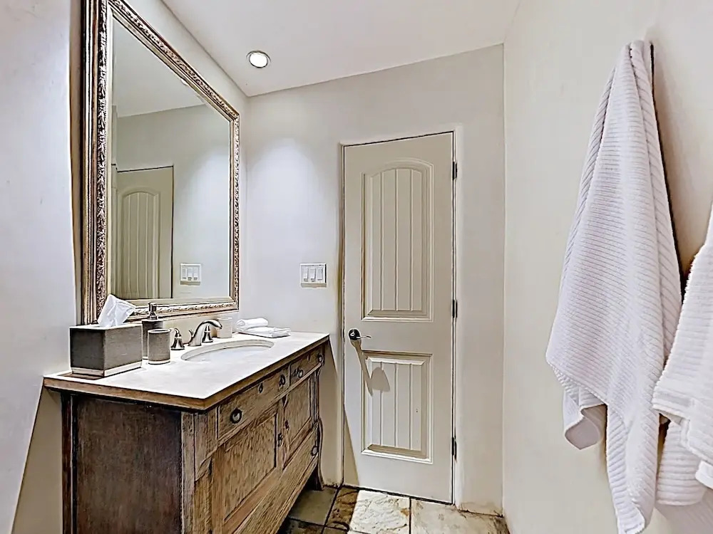 New Listing! Cozy Getaway Near Plaza & Railyard 2 Bedroom Condo