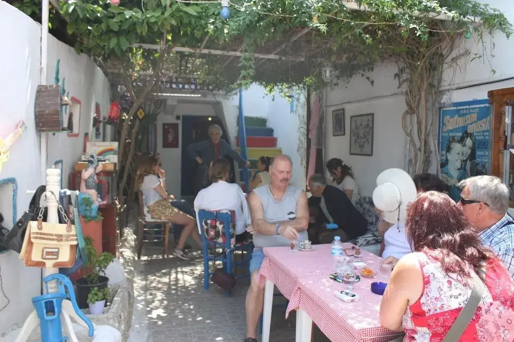 Sigacik Kaleici Pansiyon Nostalji Kafe