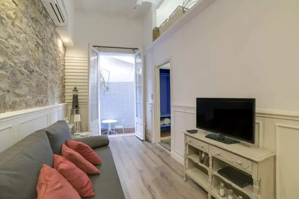 Stylish 1 Bed Apt w/ Terrace in Lesseps