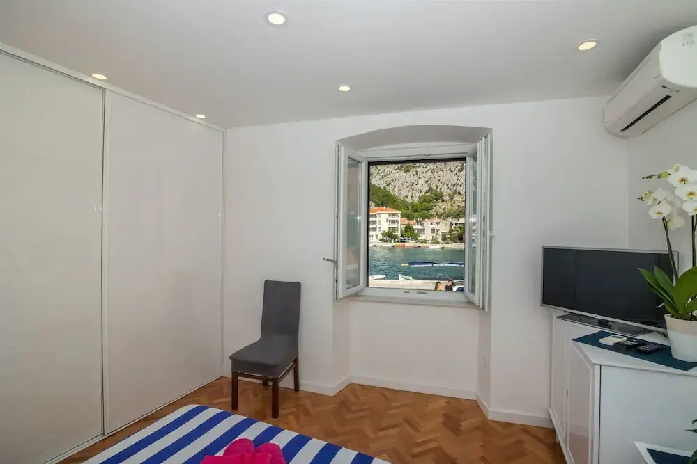 Apartments Petea Omis
