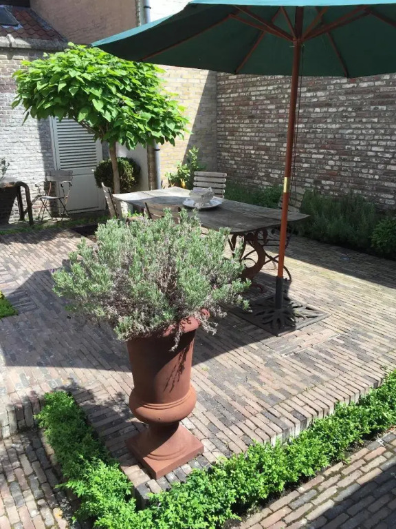 B&B 1669