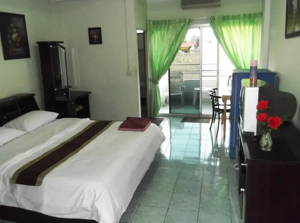 River Hotel