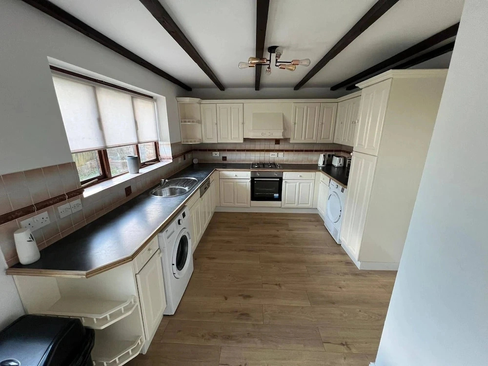 A Village Tranquil Modern Tudor House sea Views
