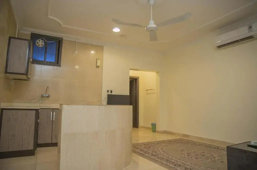 Al Eairy Furnished Apartments Qassim 4