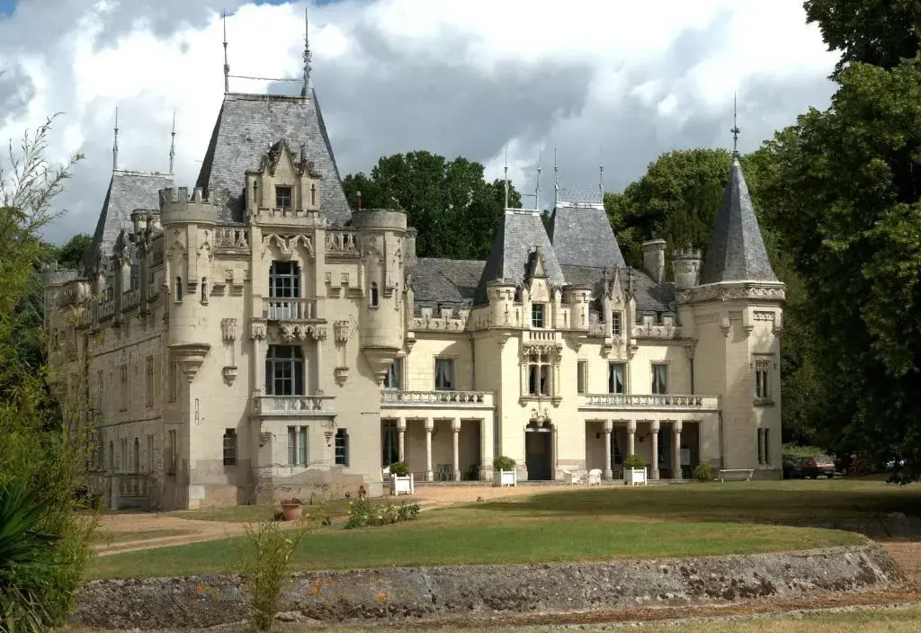 Château de Salvert - 4 Gîtes - 32 personnes