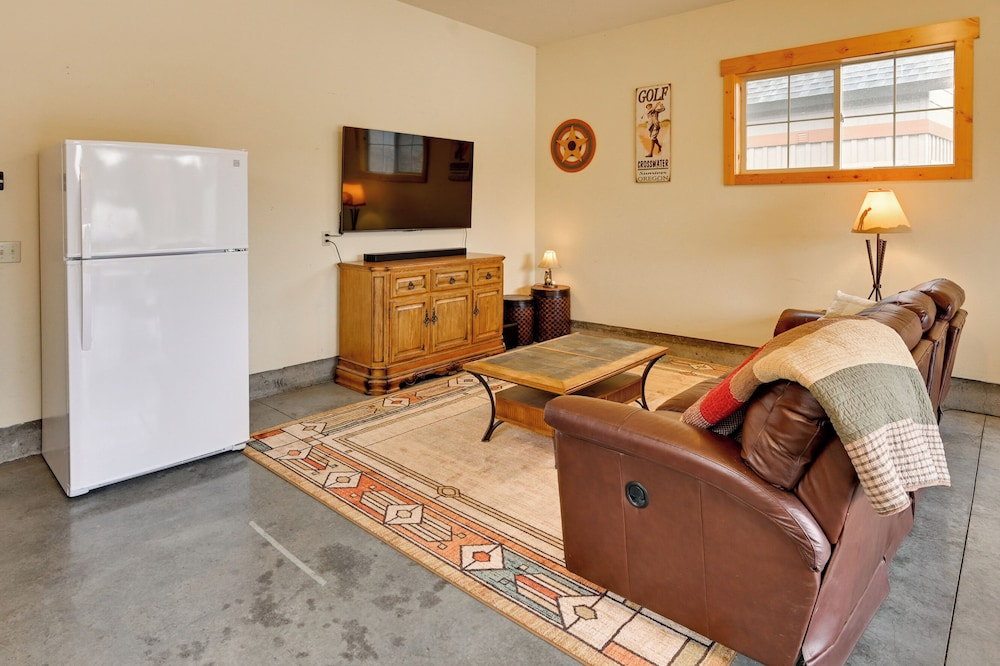 Game Room & 5 Pools: Chalet at Eagle Crest Resort