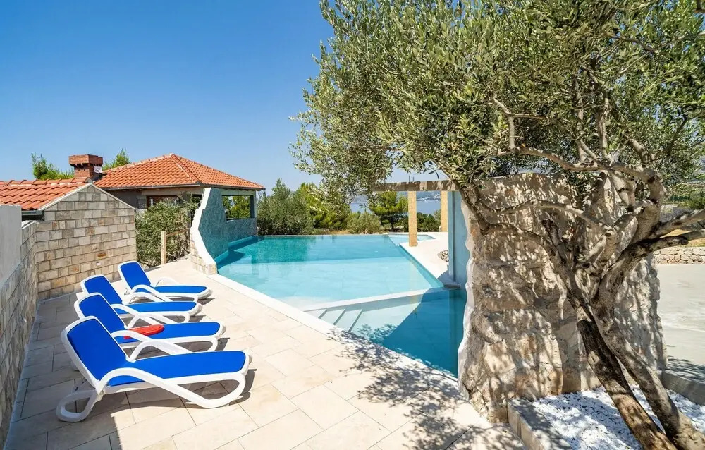 Awesome Home In Cavtat With Wifi