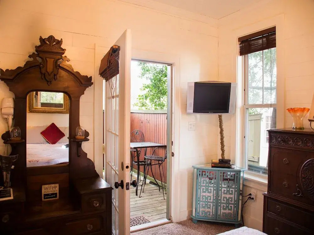 Beachside Boutique Inn – Folly Beach Rooms & Private Cottages