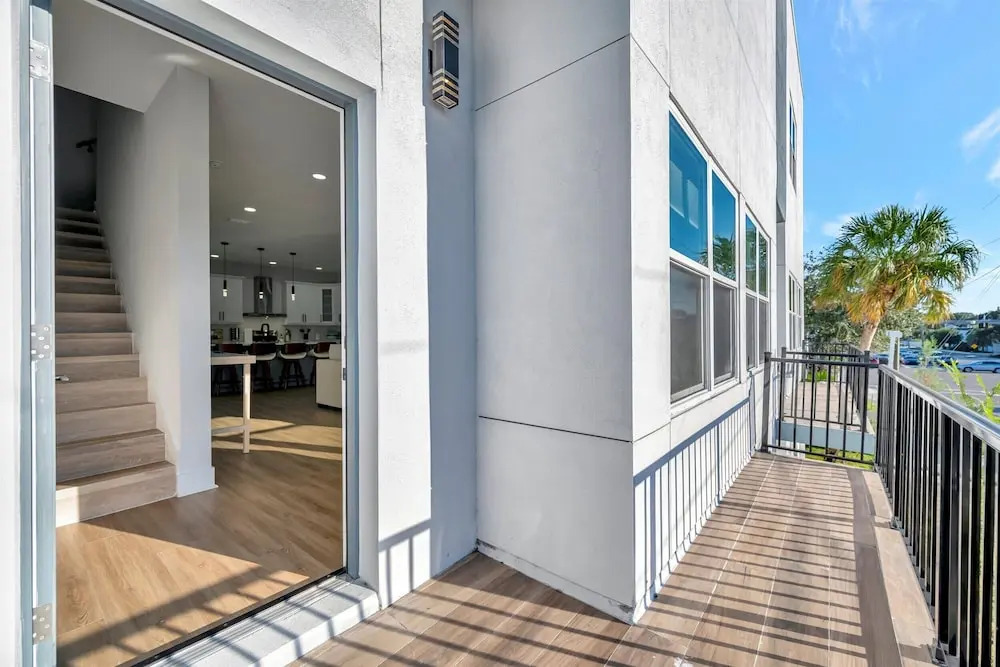 4br3ba Modern Sleeps 10 8 Minutes to Raymond James