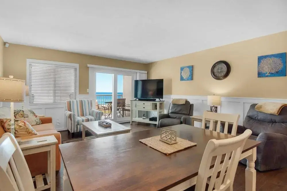Holiday Surf and Racquet Club 707