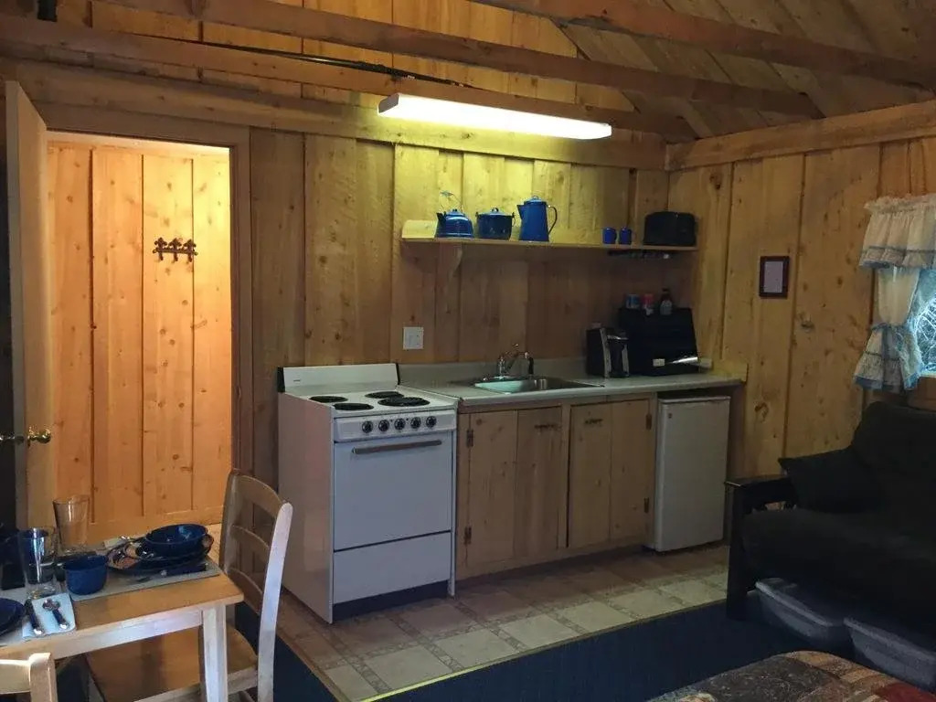 Renfro's Lakeside Retreat - Cabin's and R.V. Park