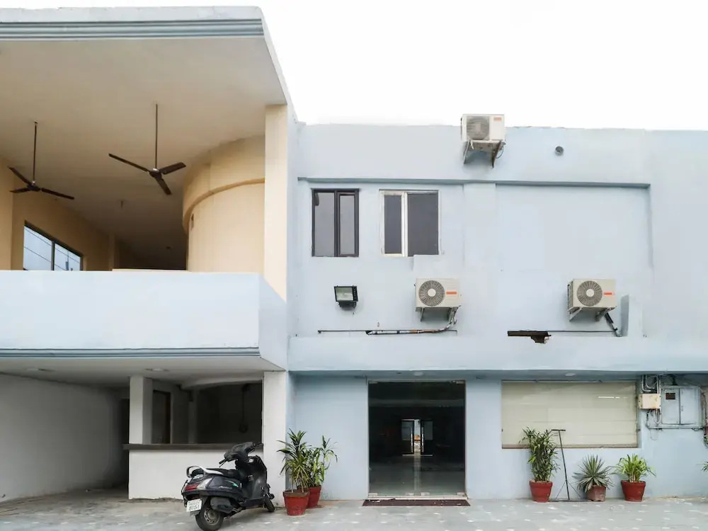 OYO 46349 Malaya House