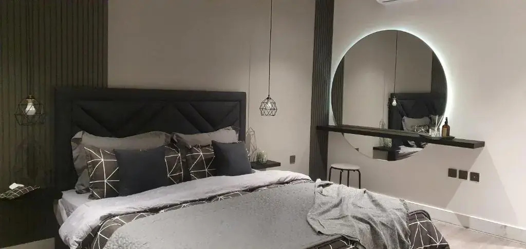 شقه 3 غرف نوم ومجلس مع بلكونة