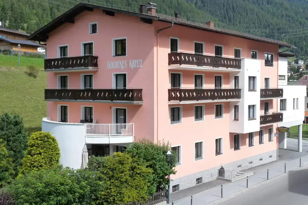 Quality Hosts Arlberg - Hotel Goldenes Kreuz B&B - Sommerkarte Premium inklusive