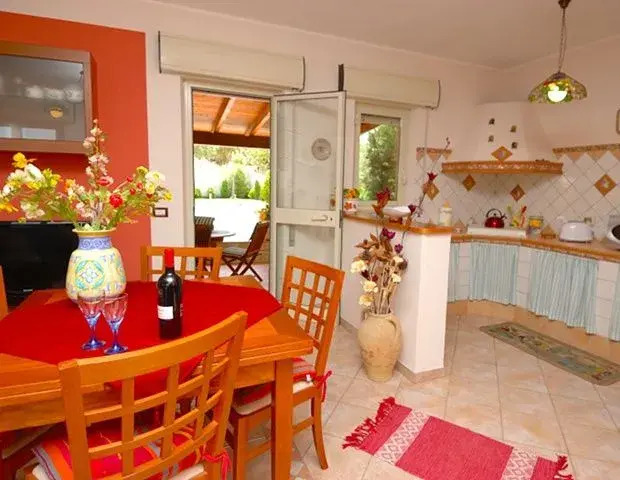 Charming Holiday Home in Buseto Palizzolo with Pool