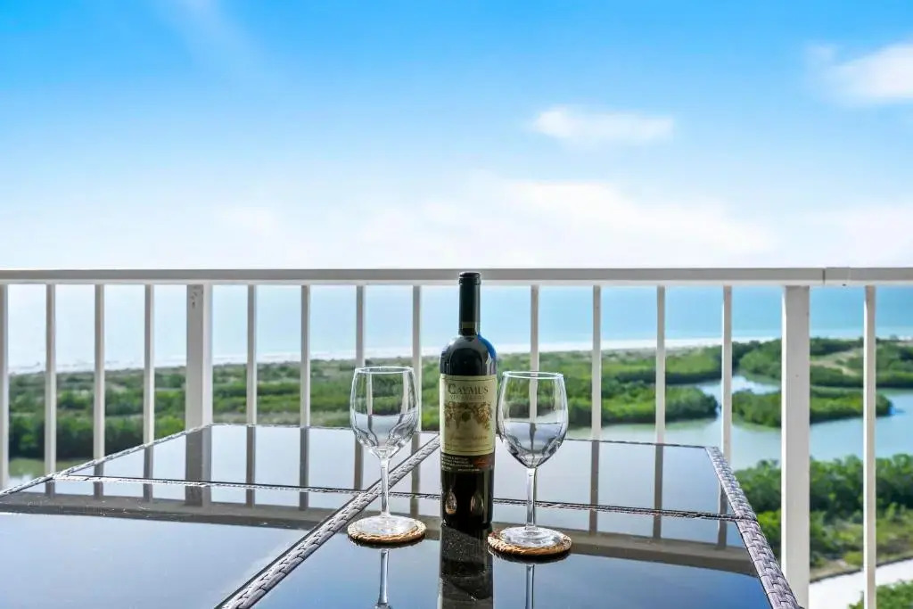 La Bella Vita on Marco - South Seas Tower 3, 1802