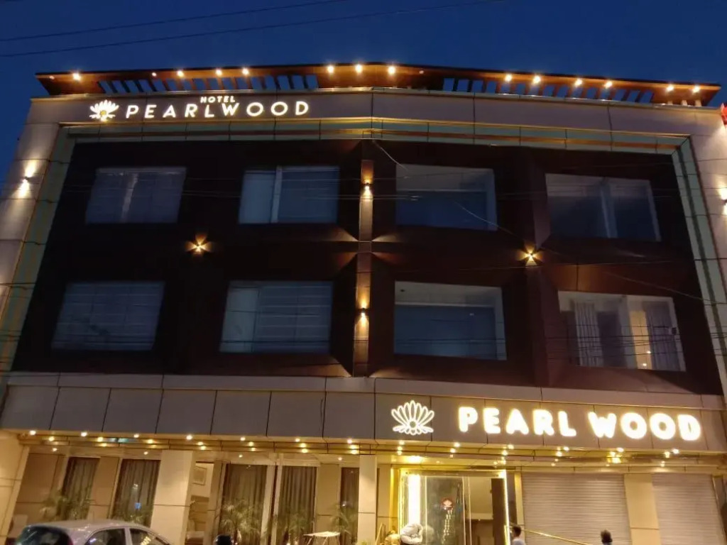 hotel pearl wood