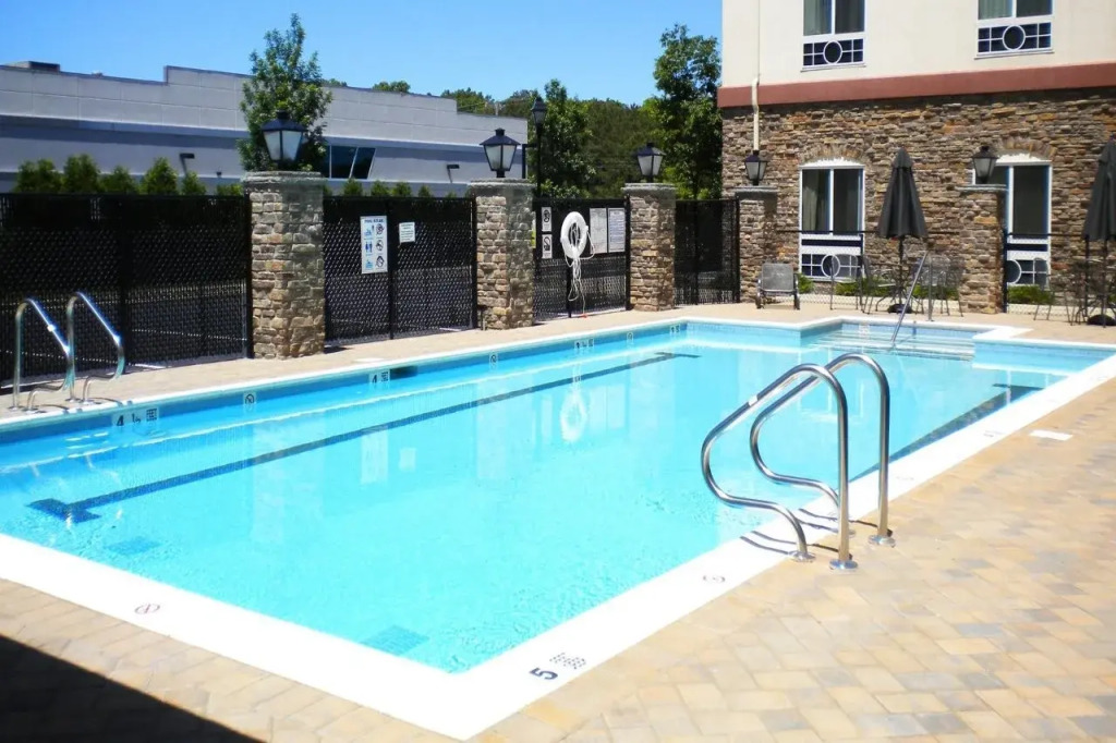 Holiday Inn Express & Suites Riverhead - Long Island by IHG