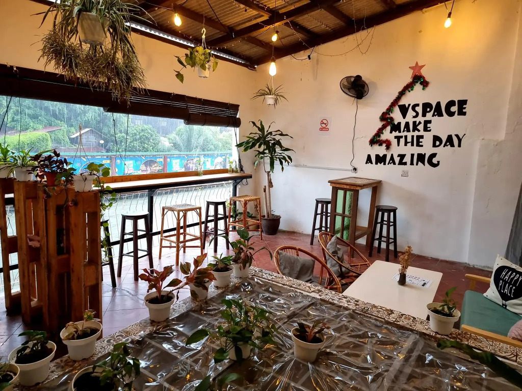 Vspace Plt Guesthouse & Cafe