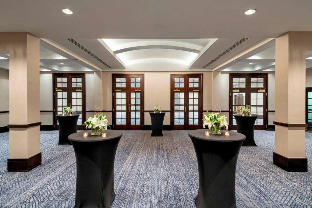 Sheraton Norfolk Waterside Hotel
