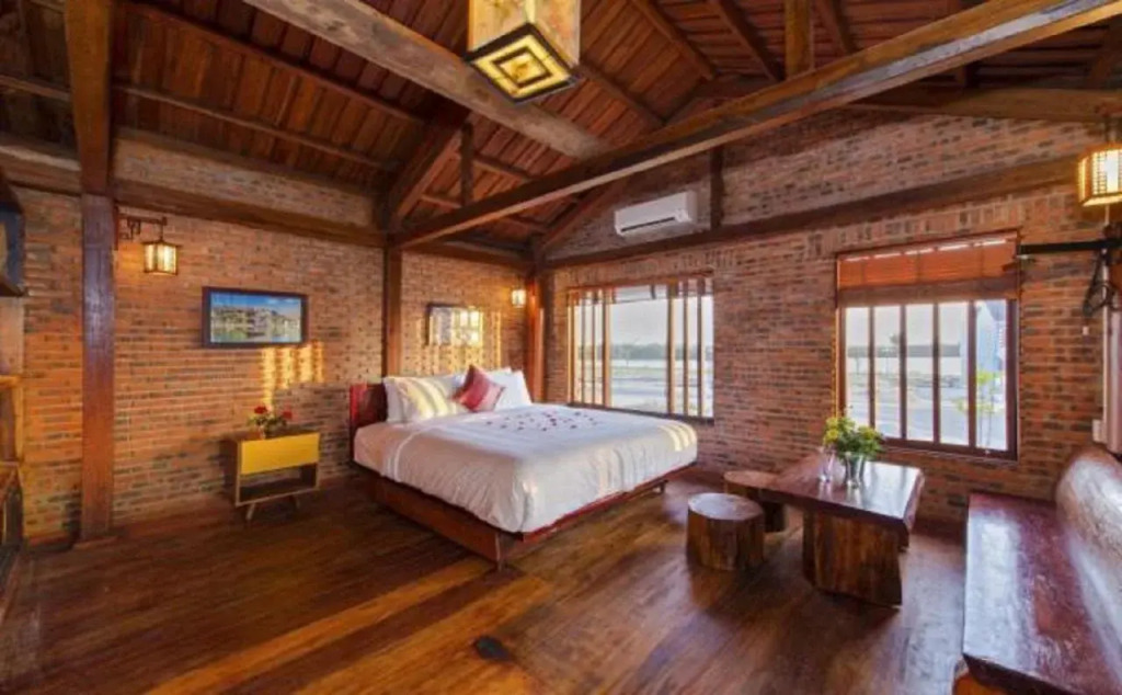 Wooden Lodge Homestay