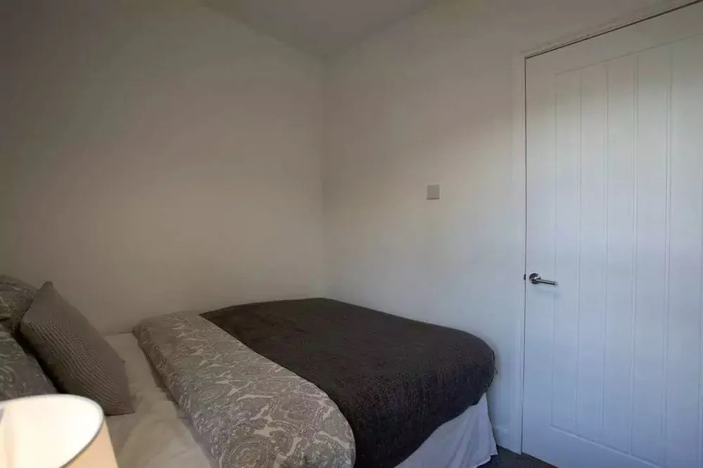 Hastings House - Modern 2 Bedroom House in Central Luton & Near Airport
