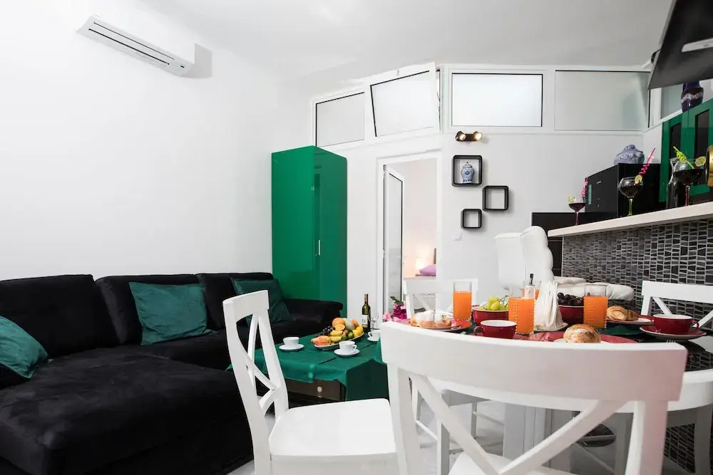 Apartment By the Way
