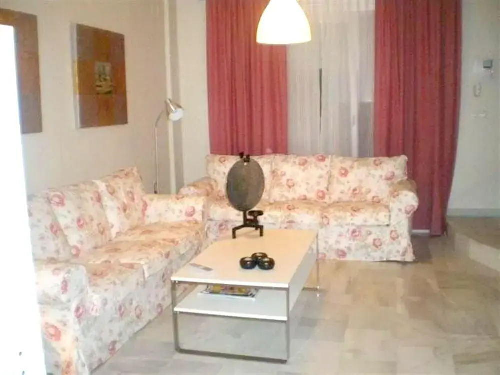 House With 2 Bedrooms in Rota, With Pool Access and Enclosed Garden -