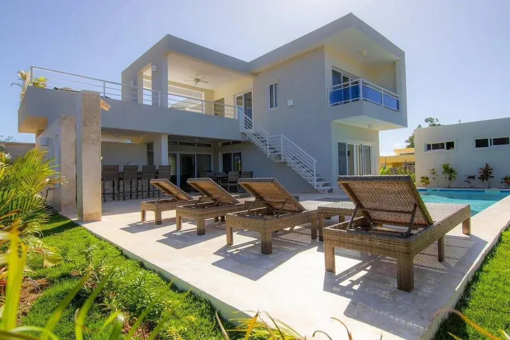 New Custom Design With Plenty of Outdoor Space