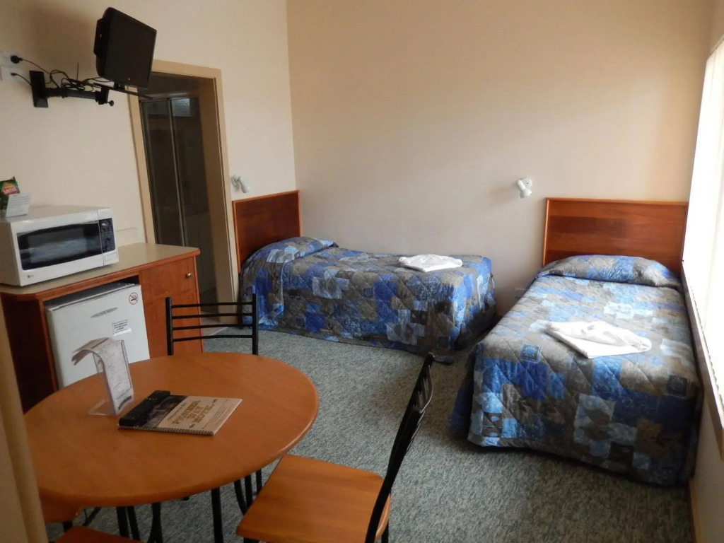 The Pioneer Way Motel