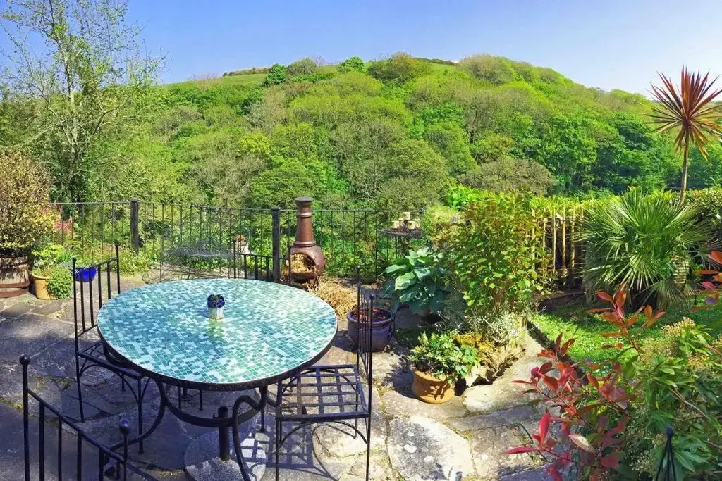 Central Boscastle studio flat