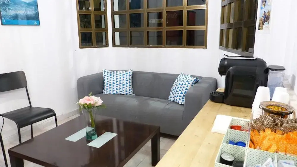 HOSTAL CANDELEDA
