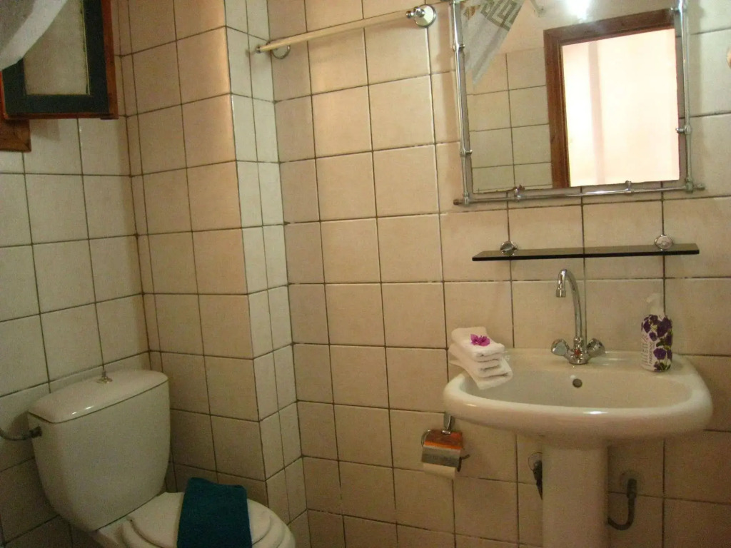 Adamantia Hotel