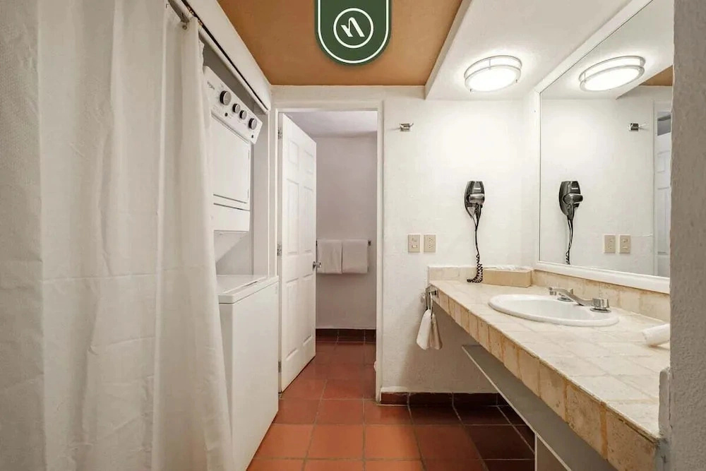 Amazing 1 BR Condo - Partial Oceanview - Pool