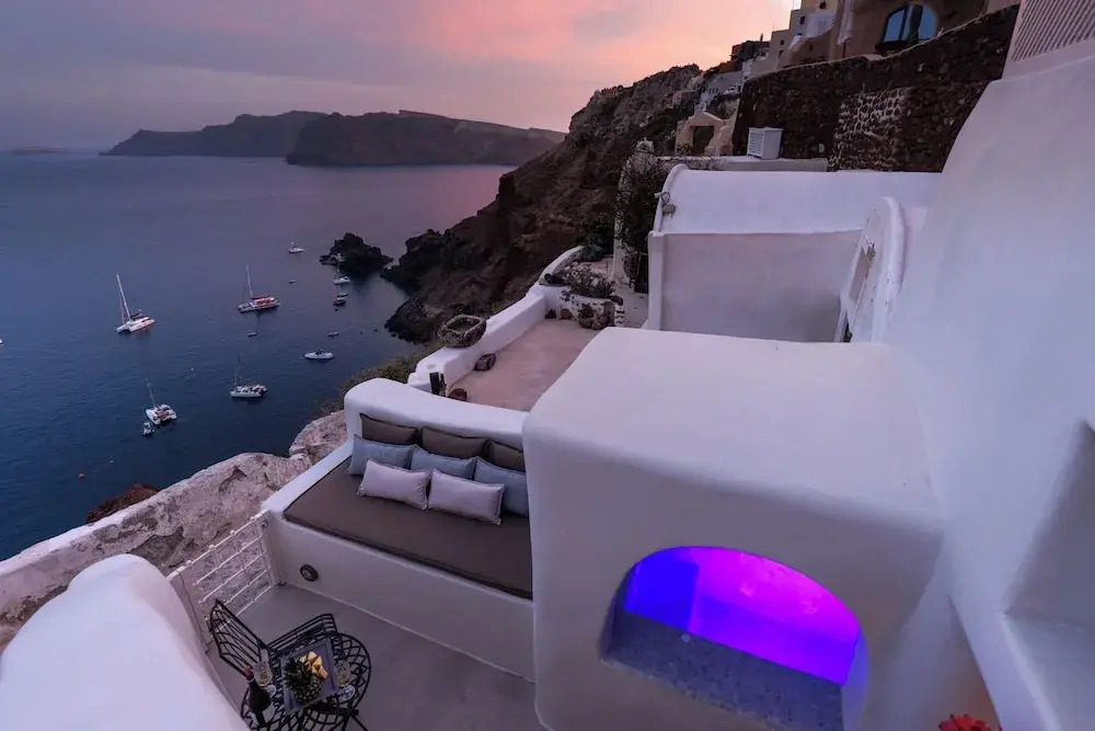 Lunar Sea Suite Hot-tub & Caldera View